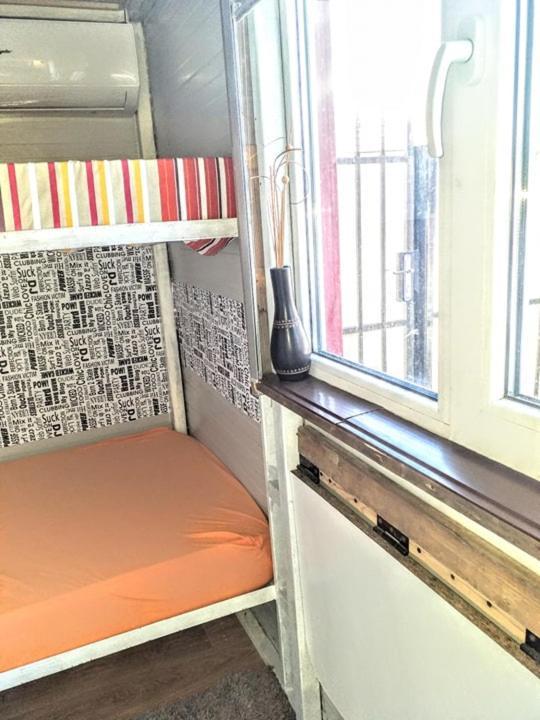 בוקרשט Two Rooms Cabin House מראה חיצוני תמונה
