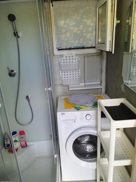 בוקרשט Two Rooms Cabin House מראה חיצוני תמונה