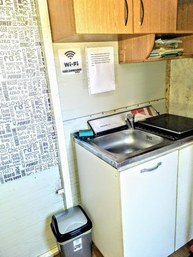 בוקרשט Two Rooms Cabin House מראה חיצוני תמונה
